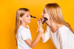 Kosmetik dan remaja: bagaimana menggunakan kosmetik