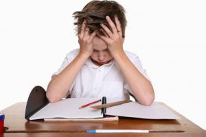 Bagaimana untuk berhenti melakukan pelajaran dengan anak: Psikolog
