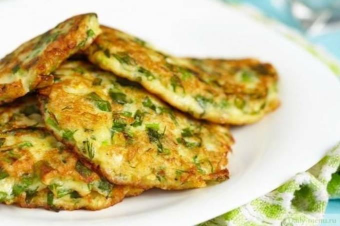 Pancake zucchini untuk menurunkan berat badan: resep langkah demi langkah