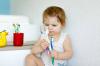 Memilih sikat gigi dan pasta gigi untuk anak: saran dokter gigi