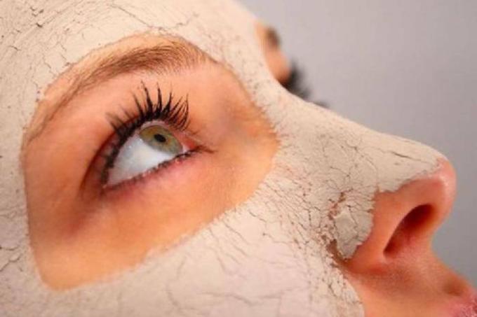 Cara menghilangkan memar di bawah mata: TOP-3 masker efektif