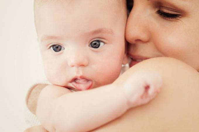 Regurgitasi bayi: bagaimana membedakan yang normal dari masalah