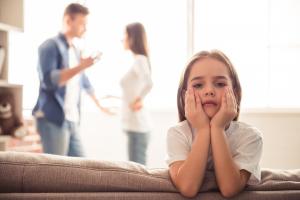 Ibu, Ayah, dan Perceraian: 7 Langkah untuk Membantu Anak Anda Mengatasi Perpisahan Orang Tua
