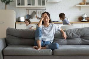 Bagaimana orang tua menghadapi emosi negatif