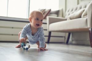 Bayi merangkak, tetapi tidak pergi: alasan untuk mencari perhatian medis darurat