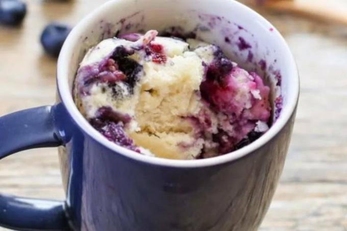 Resep cupcake berry dalam mug langkah demi langkah: cara memasak dalam 5 menit