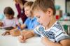 Cara memperbaiki tulisan tangan yang buruk pada anak: tips untuk orang tua