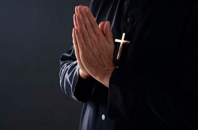 Demons tidak mendekati jika berdoa, pengakuan dan komuni (sumber foto: shutterstock.com)