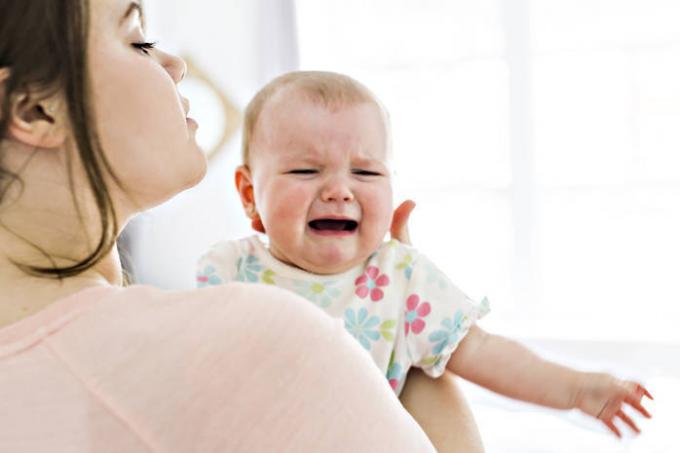 Mengapa bayi menangis selama berjam-jam setiap malam?
