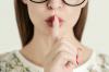 5 hal yang berbahaya untuk berbicara dengan orang lain: menjaga rahasia mereka