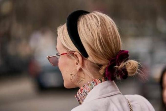 Cara membuat ikat kepala beludru di rambut Anda dengan tangan Anda sendiri: petunjuk langkah demi langkah