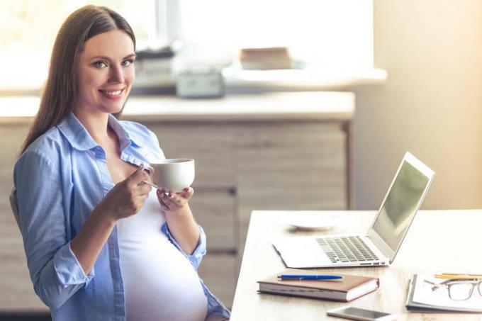 Mengapa para ilmuwan melarang wanita hamil untuk minum teh dan kopi?