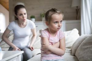 Bagaimana meyakinkan seorang anak untuk mengatakan yang sebenarnya: 5 tips berharga
