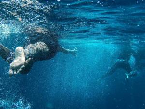 5 mitos tentang tenggelam, yang dapat biaya seseorang hidup mereka