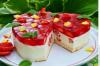 Kue yogurt stroberi tanpa memanggang: resep langkah demi langkah