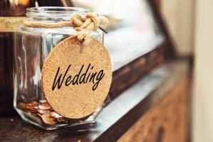 Tanda-tanda untuk setiap bulan akan membantu Anda memilih tanggal yang ideal untuk pernikahan