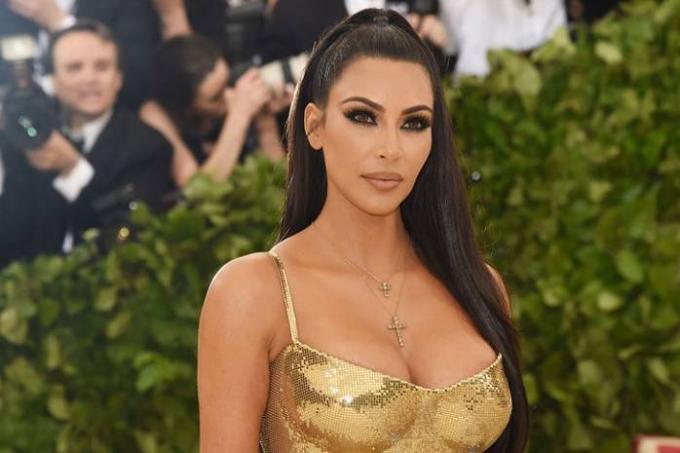 Kim Kardashian bersama rincian lahir 4 anak-anak