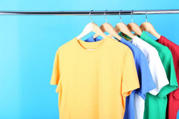 kehidupan baru T-shirt lama: ide dekorasi pakaian dalam teknik chenille