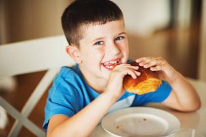 Top 3 sarapan yang tidak boleh diberikan kepada anak-anak