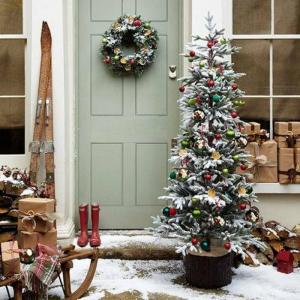 Cara menghias pohon Natal dengan indah: tren mode dalam dekorasi pohon Natal