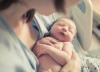 Mengapa bayi yang baru lahir menggerutu selama dan setelah makan?