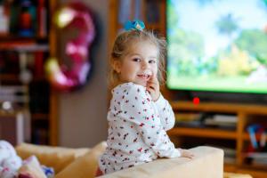 TV shkidlivy cokelat chim untuk anak-anak