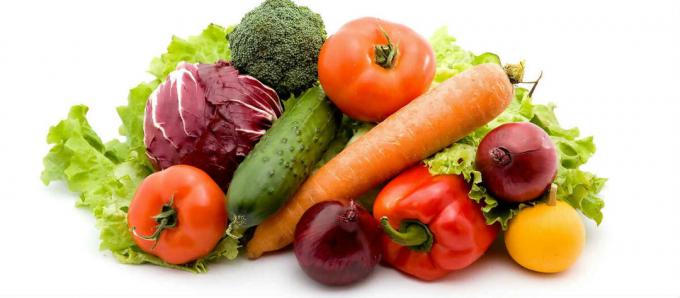 sayuran mentah dan buah-buahan