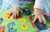 Perkembangan motorik halus: permainan jari untuk anak-anak dari 4 bulan sampai 3 tahun