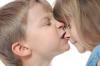 Gigi gatal: cara menyapih anak agar tidak menggigit