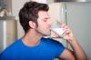 Seperti segelas susu, diminum di pagi hari, itu akan mempengaruhi kesehatan Anda?
