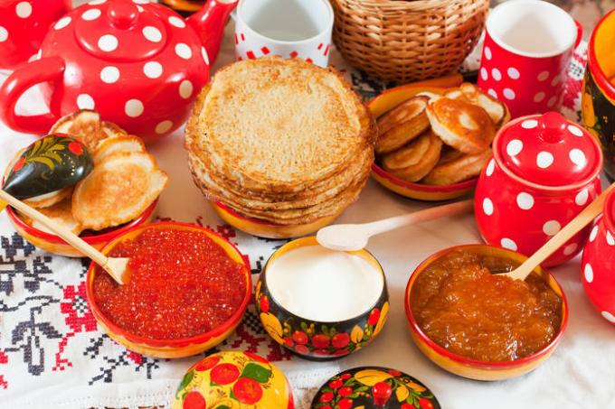 Top 8 hidangan di Pancake Day: apa untuk memasak, kecuali untuk pancake