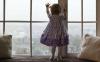 Bagaimana melindungi anak agar tidak jatuh dari jendela: saran ahli