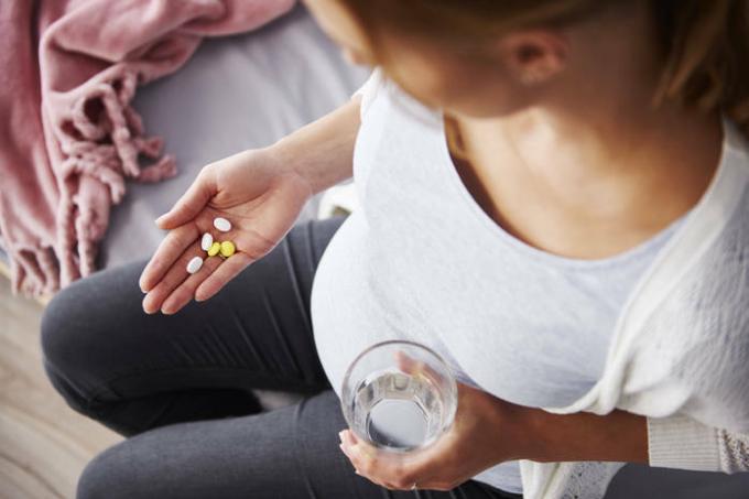 Tidak hanya untuk wanita hamil: dokter memberi tahu siapa yang perlu minum asam folat dan mengapa