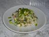 Salad dengan kepiting tongkat dan kacang hijau