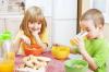Cara memberi makan anak di musim panas: makanan yang bermanfaat untuk kekebalan anak-anak