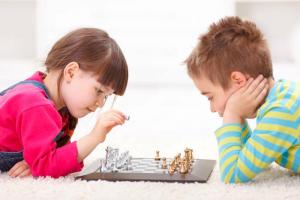 7 alasan memberi anak prasekolah catur